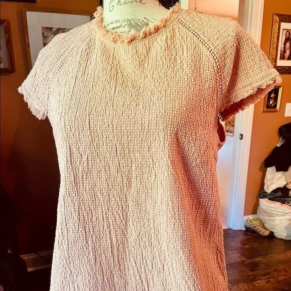 Linen type top. - Picture 2 of 4